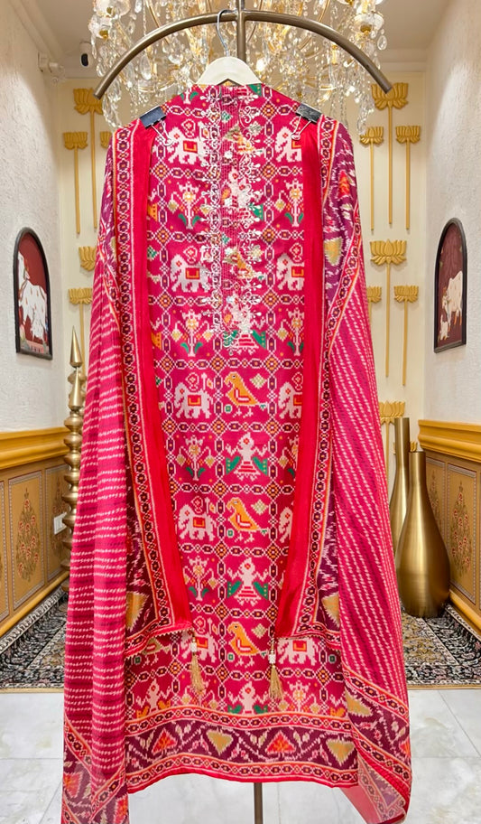 Saavira Patola Heritage Suit (Magenta)