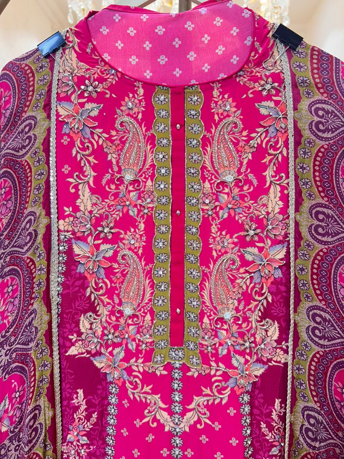 Avnira Crepe Suit (Magenta)