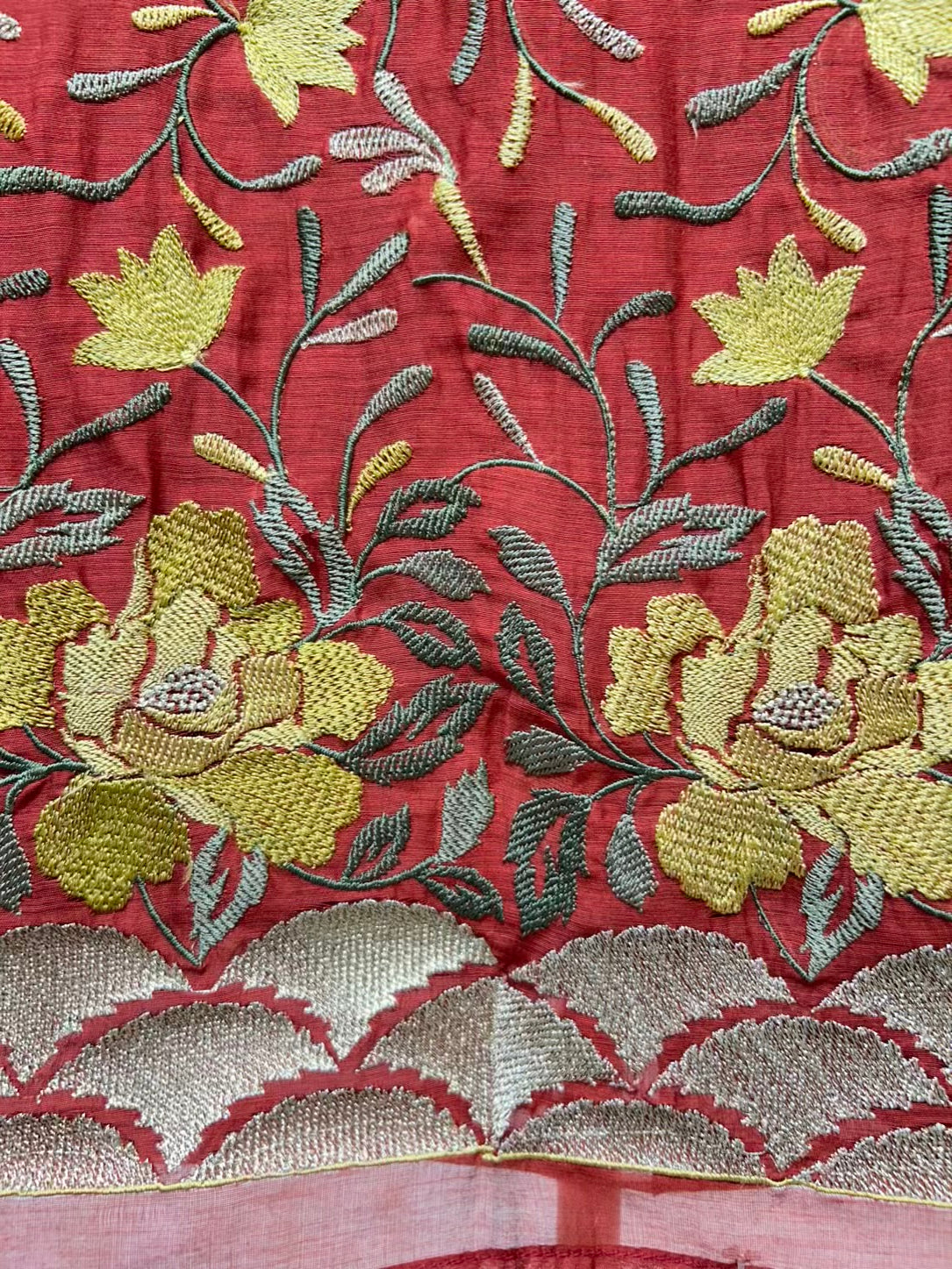 Iraaya Jalkaar Mul Suit (Maroon)