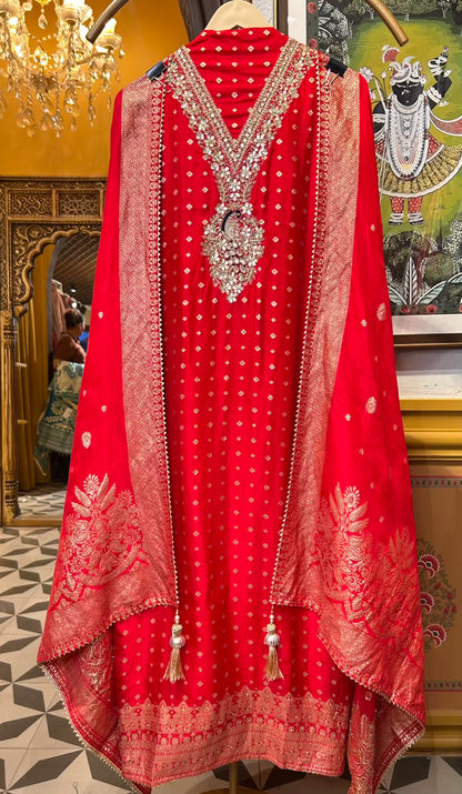Zarfeenah Banarasi Suit (Red)