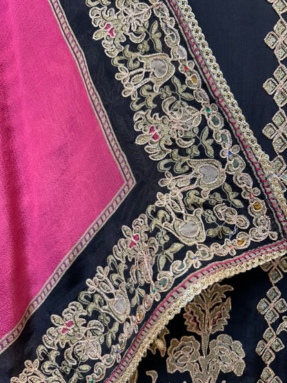 Zarimeh Aari Naqsh Suit (Black)