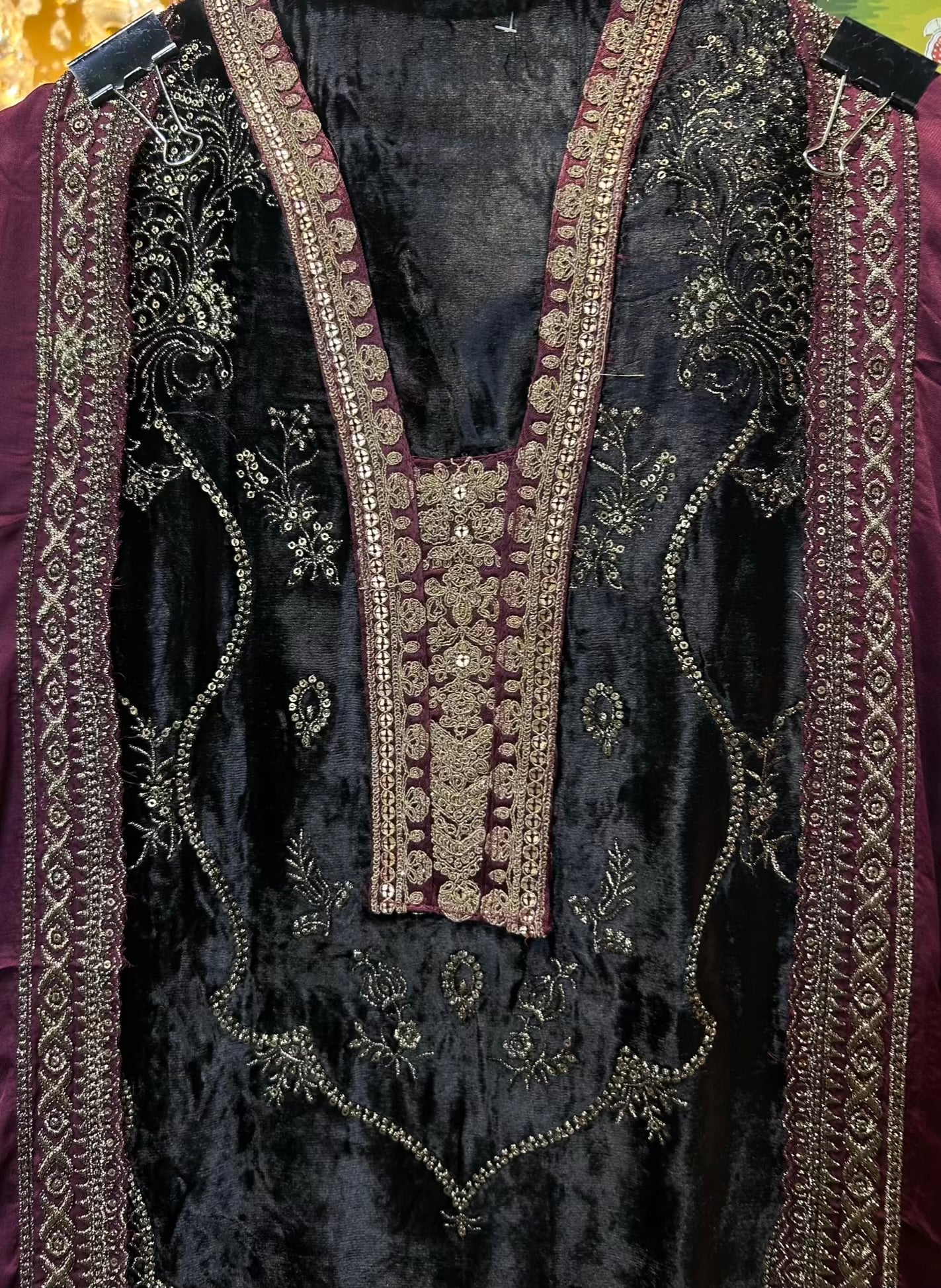 Inaya-é-Velvet Suit (Black)