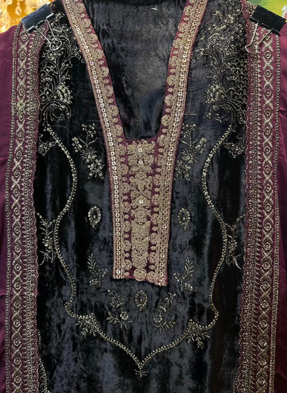 Inaya-é-Velvet Suit (Black)