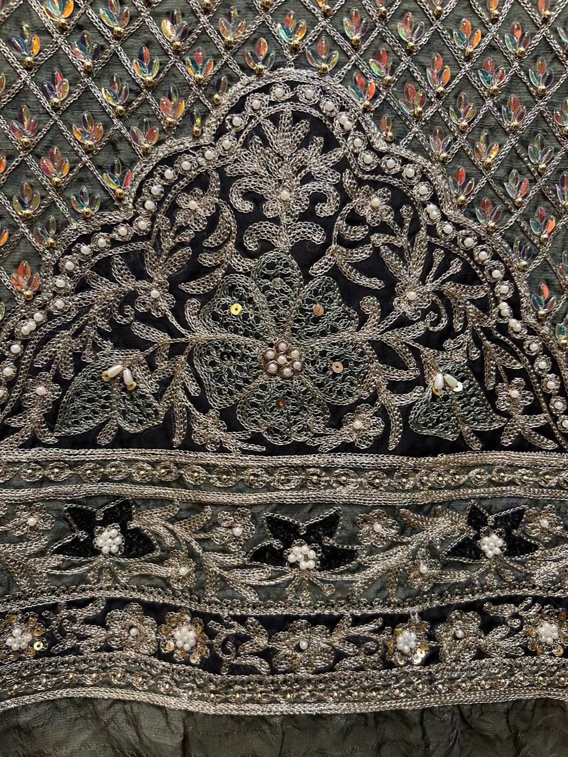 Ada-e-Nazneen (Mehendi Green)