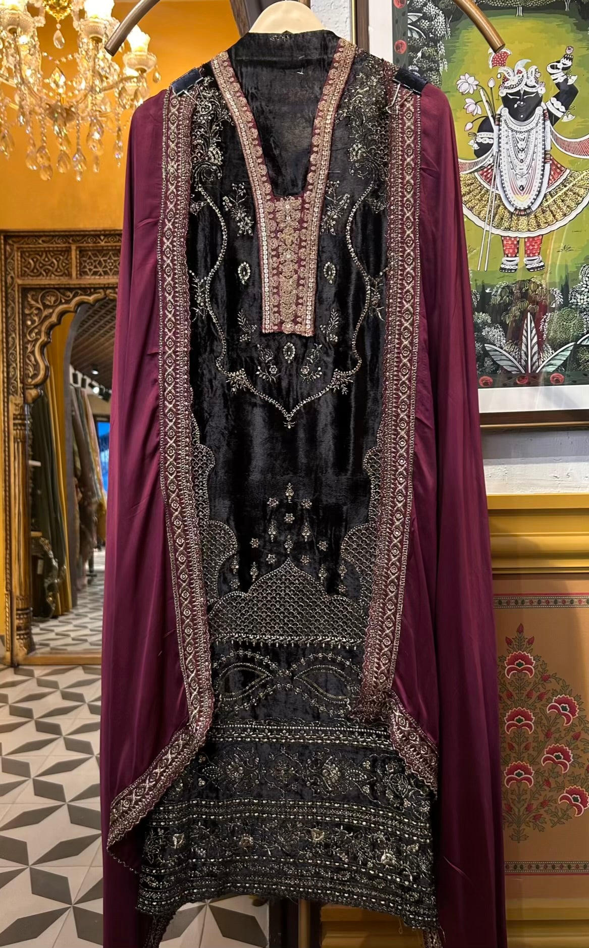 Inaya-é-Velvet Suit (Black)