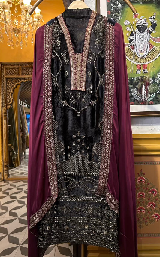 Inaya-é-Velvet Suit (Black)