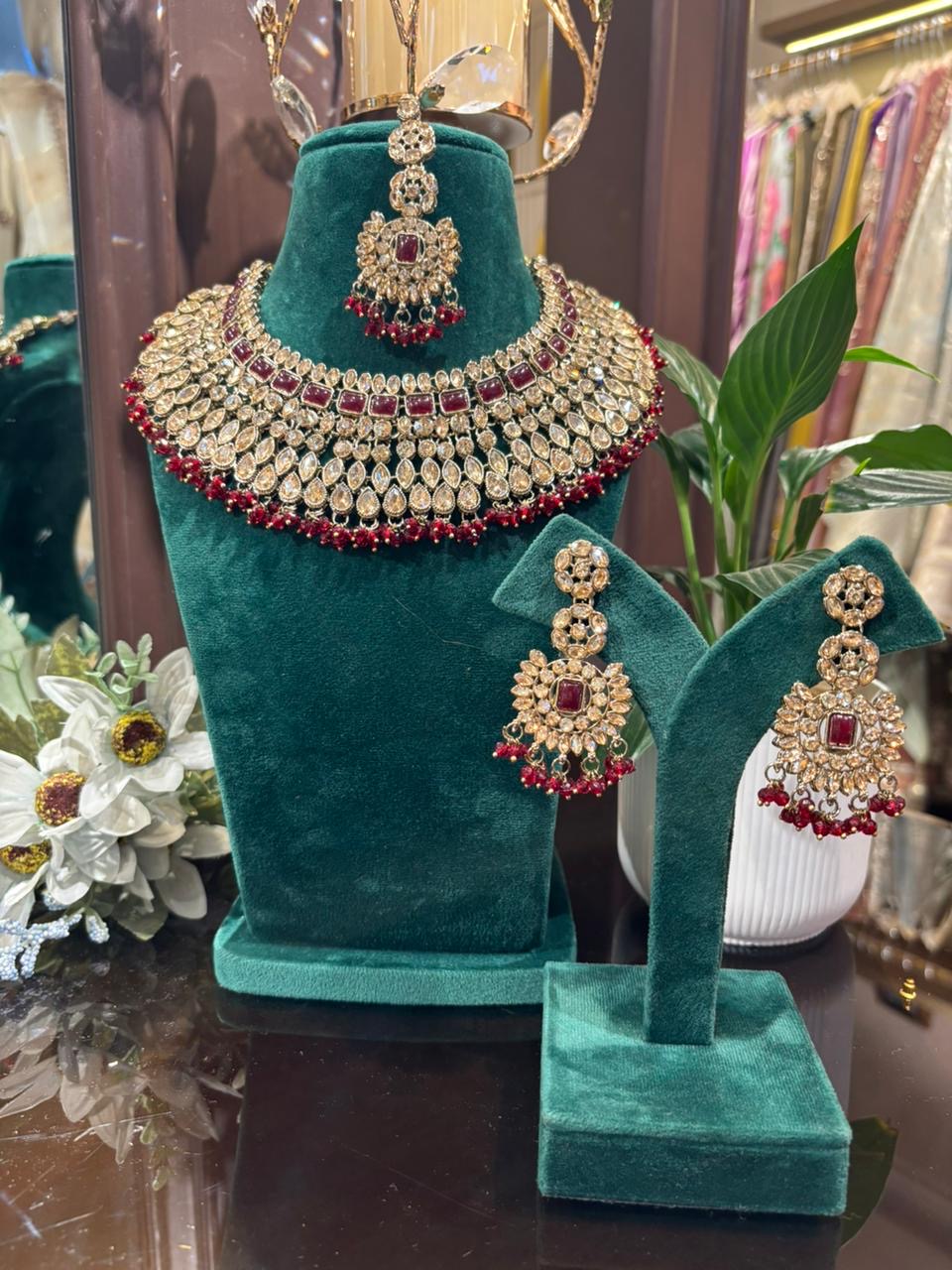Gulnoor Rajwada Set (Red)