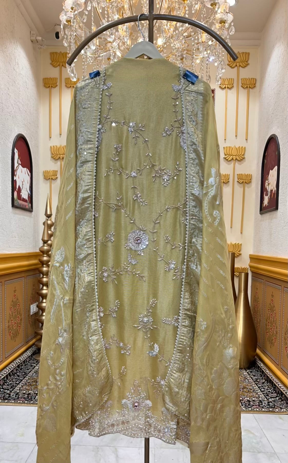 Mahira Banarasi Élan Suit (Mustard)