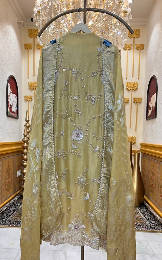 Mahira Banarasi Élan Suit (Mustard)