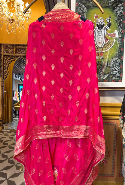 Sunhehri Banarasi Suit (Magenta)