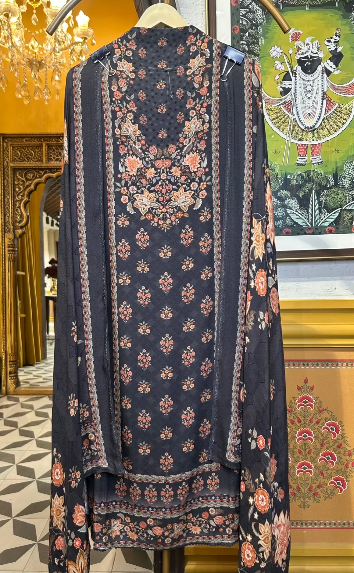 Mahira-é-Pashm Suit (Black)