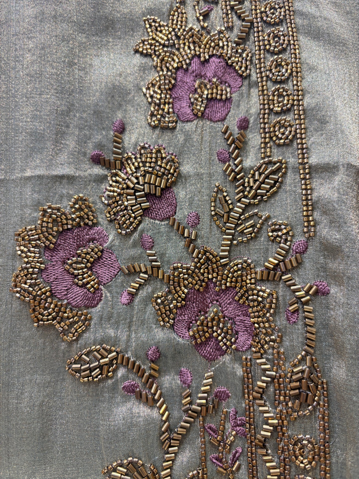 Roshnara Threads Suit