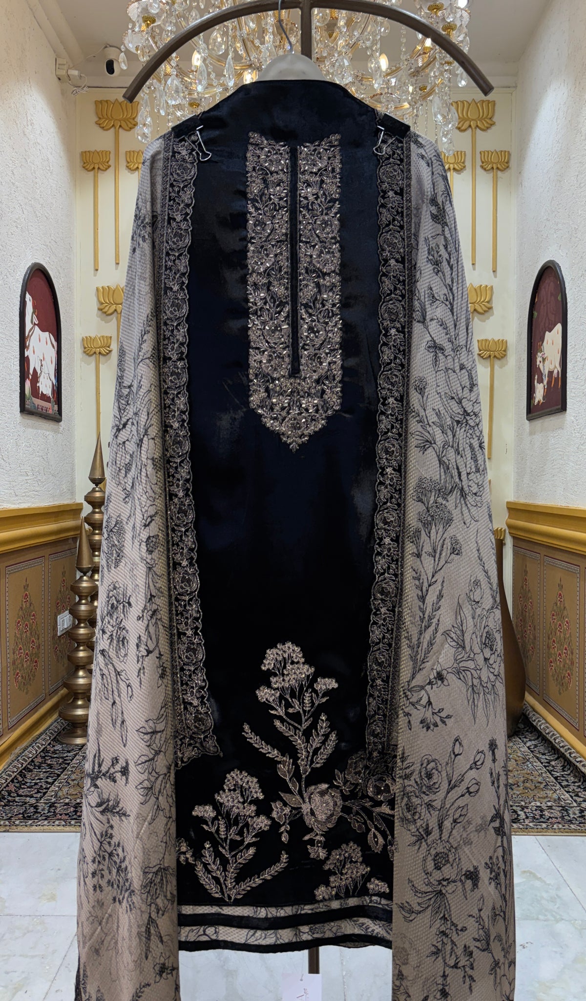 Veloura Noor Suit