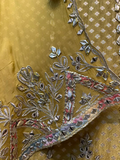 Zehraani Noor Jhalar Suit (Lime Green)