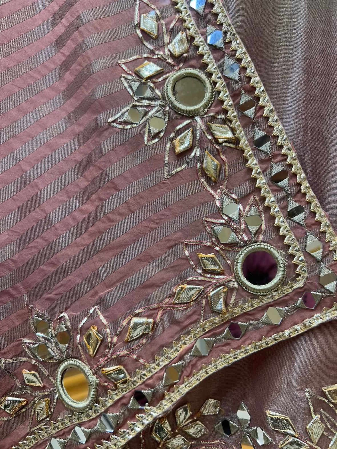 Gulraiza Banarasi Suit (Beige & Grey)