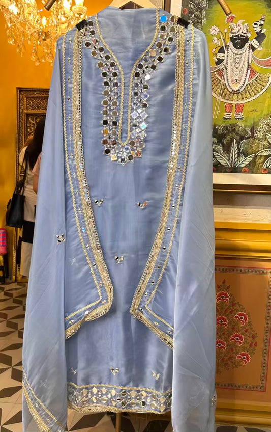 Sajda-e-Noor (Blue)