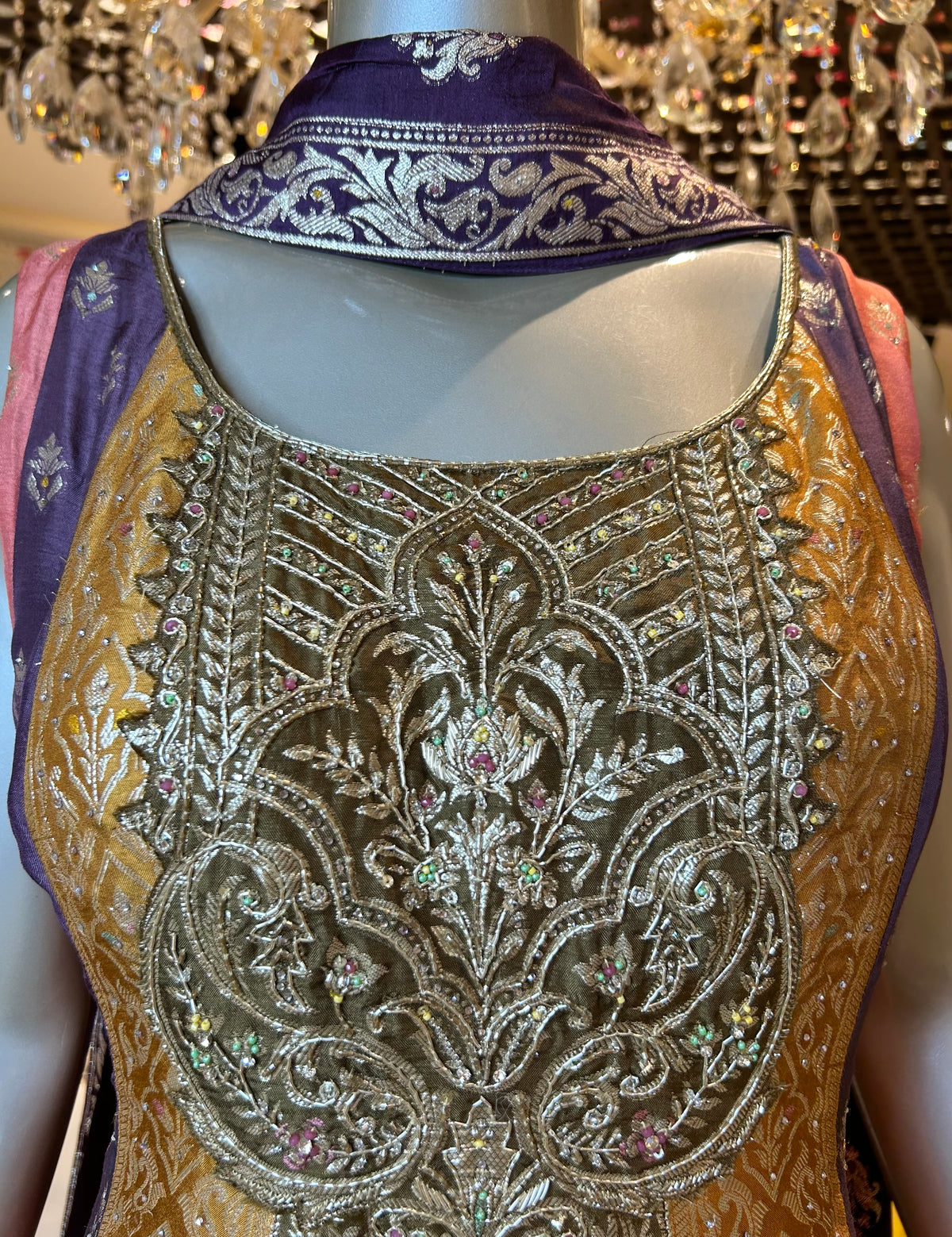 Rajvaara Élite Anarkali Set