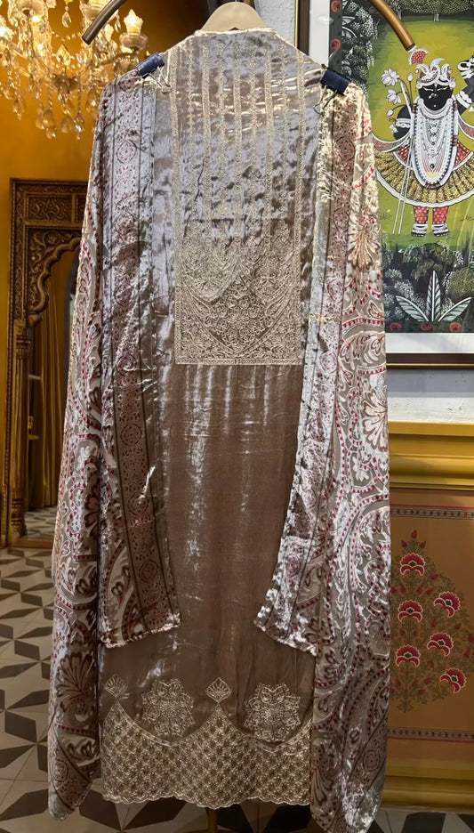 Noorani Velvet Suit (Silver Grey)