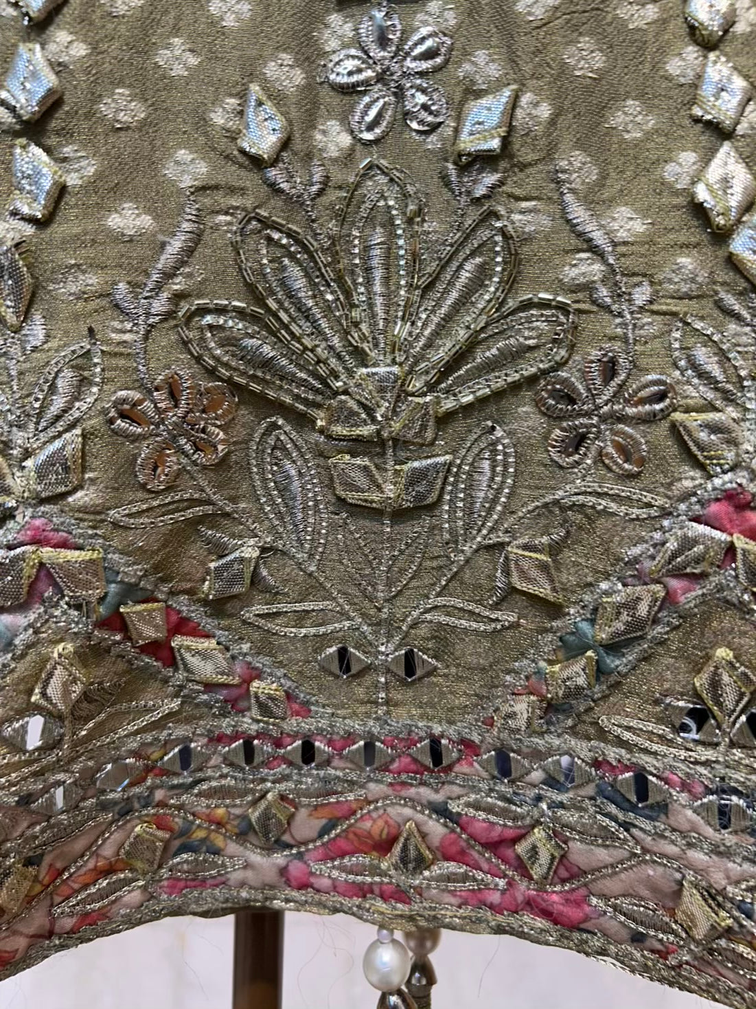 Zehraani Noor Jhalar Suit (Olive Green)