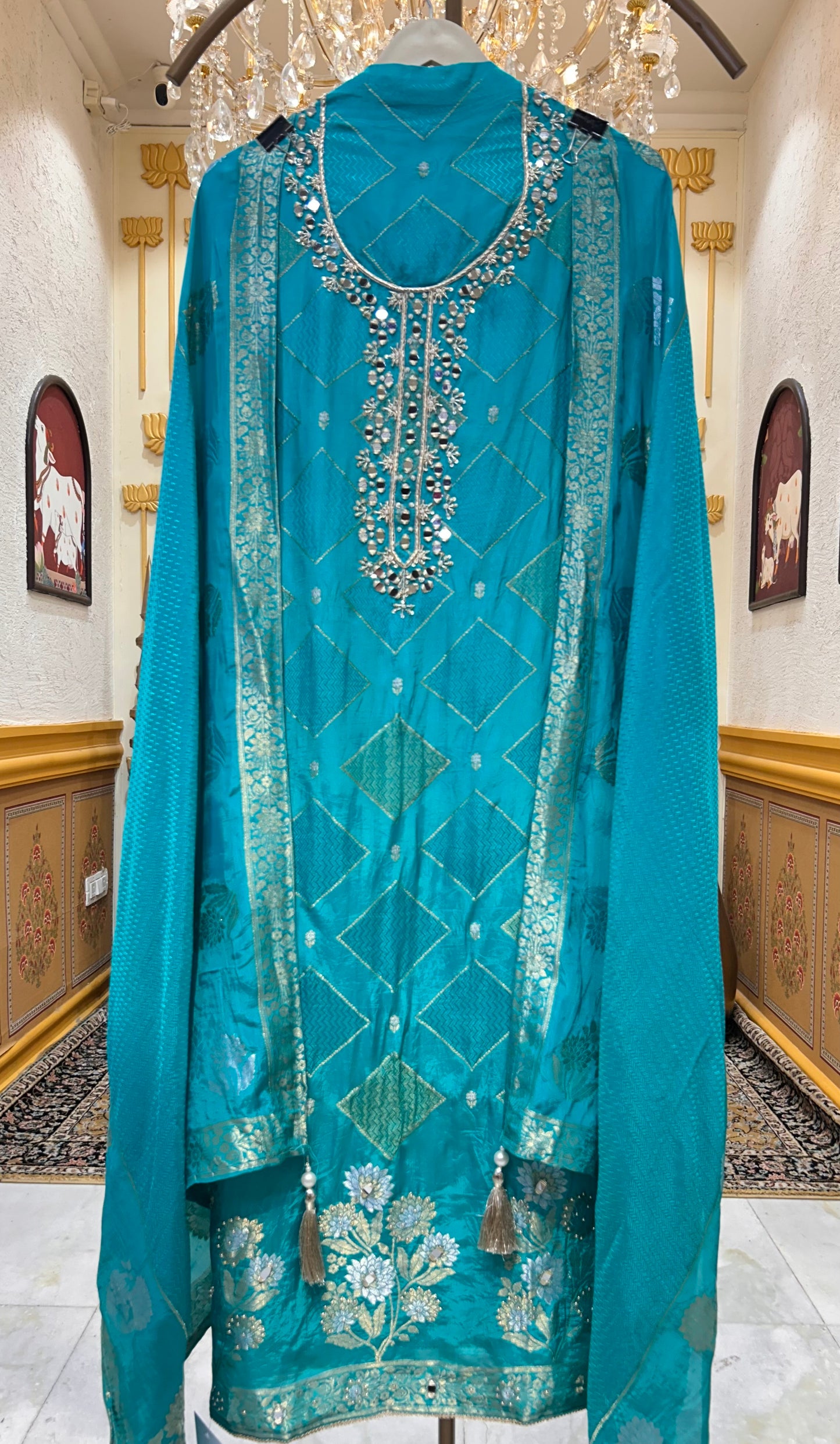 Rajsi Noor Suit