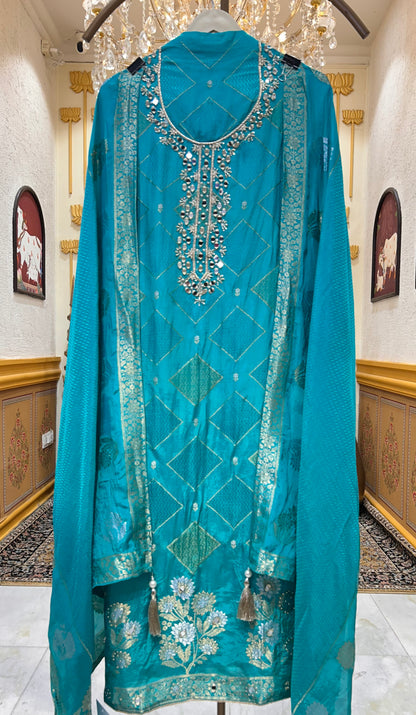 Rajsi Noor Suit