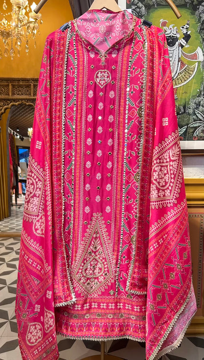 Ameera-é-Patola Suit (Magenta)
