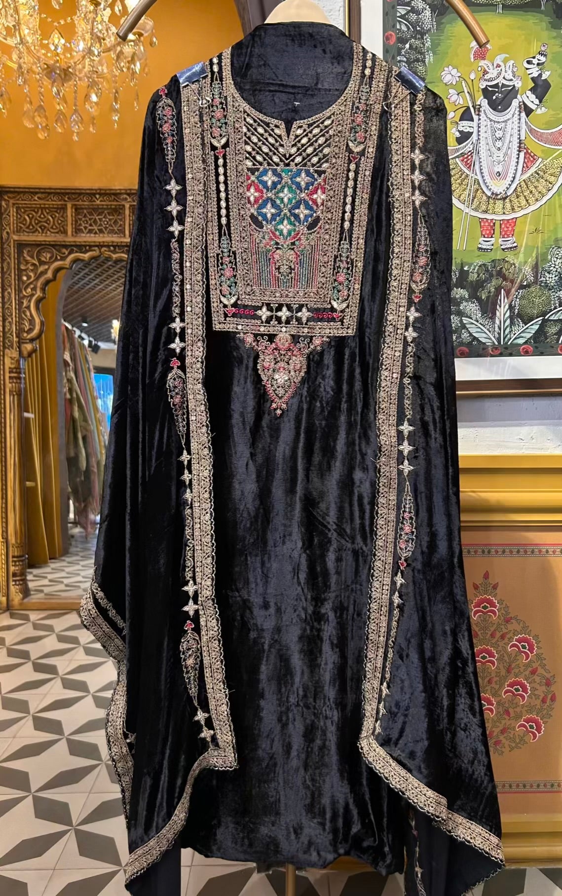 Naaz-é-Velvet Suit (Black)