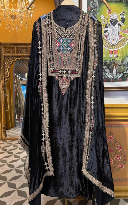 Naaz-é-Velvet Suit (Black)