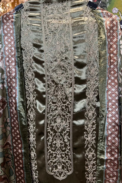 Mahnoor-é-Velvet Suit (Green)