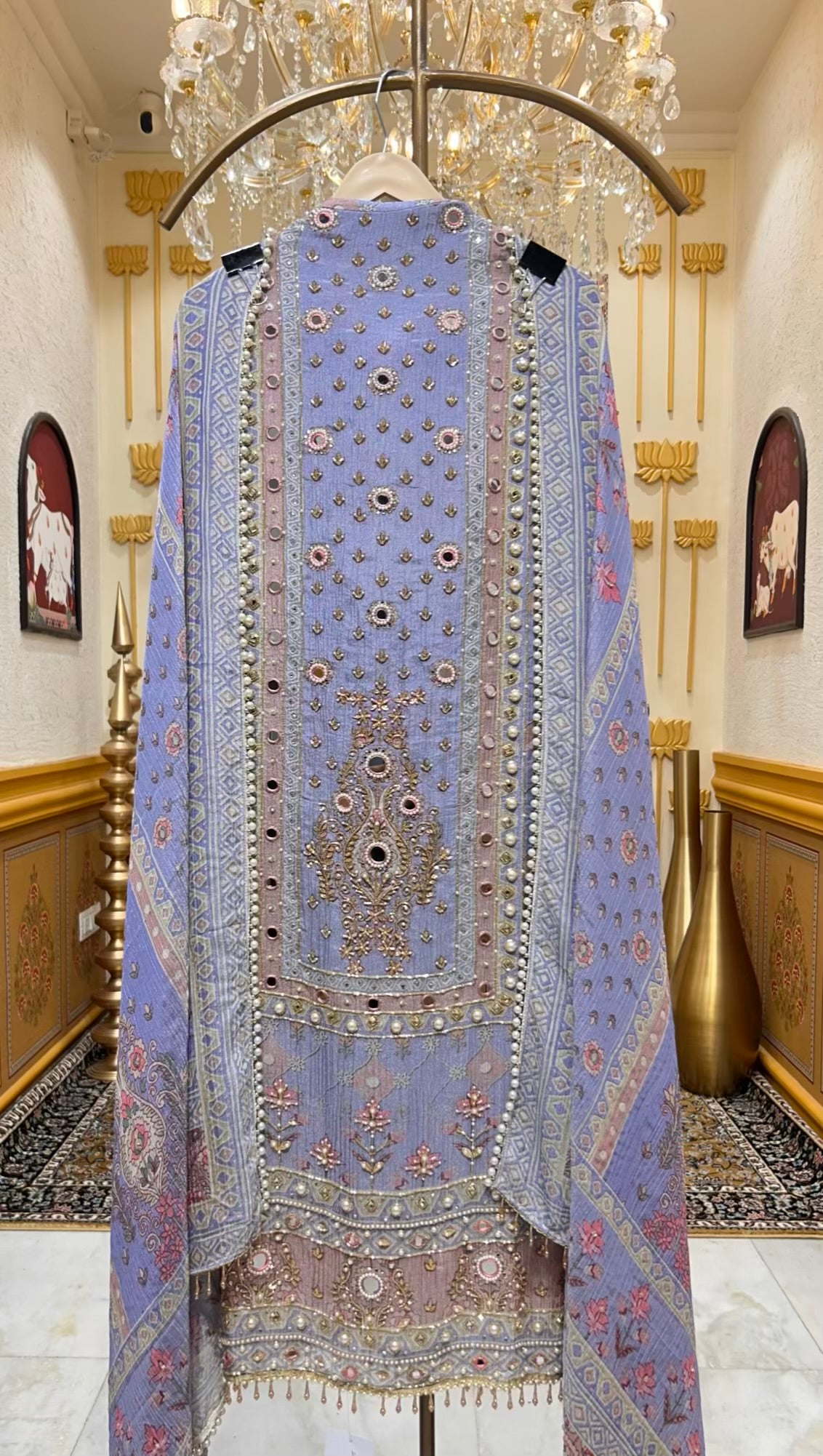 Afsheen Crush Riwayat Suit