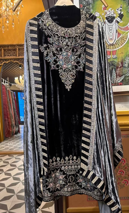 Zohraé-Velvet Suit (Black)