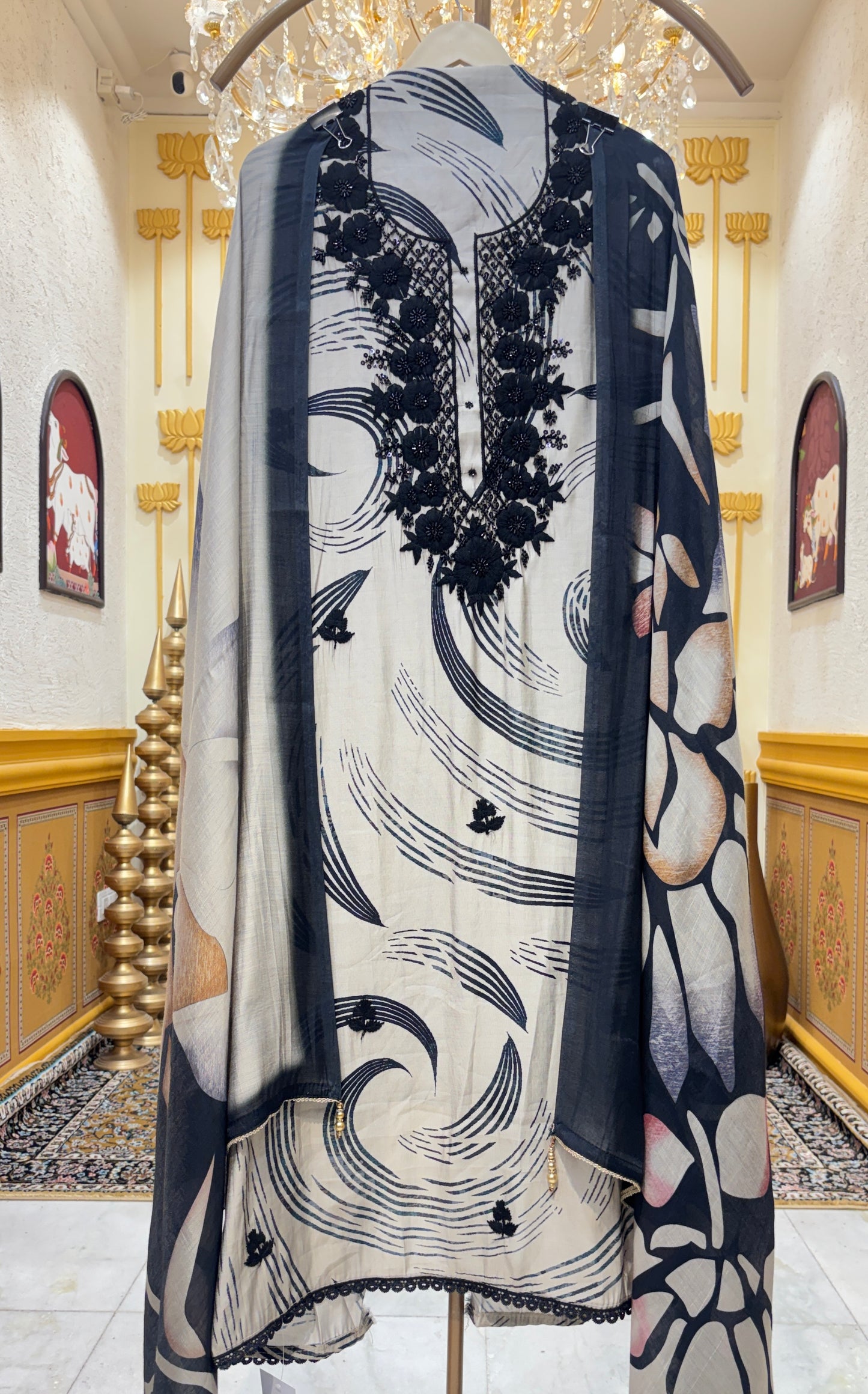 Gulnaaz Printed Muslin Suit