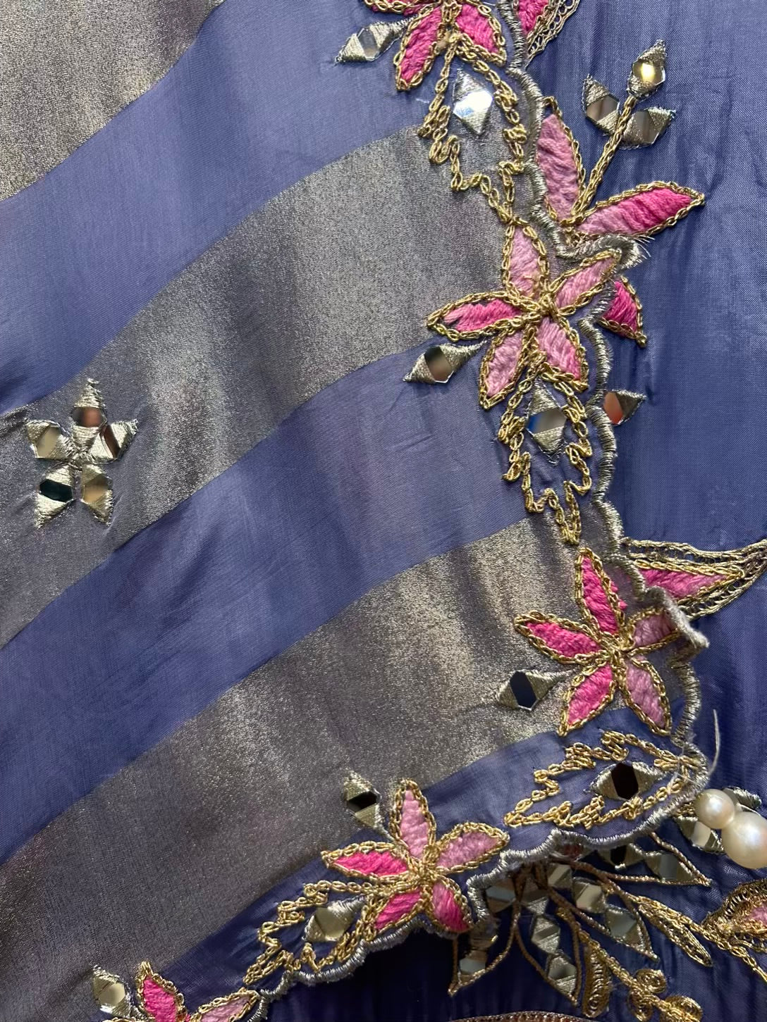 Zareen-é-Tasveer (Blue)