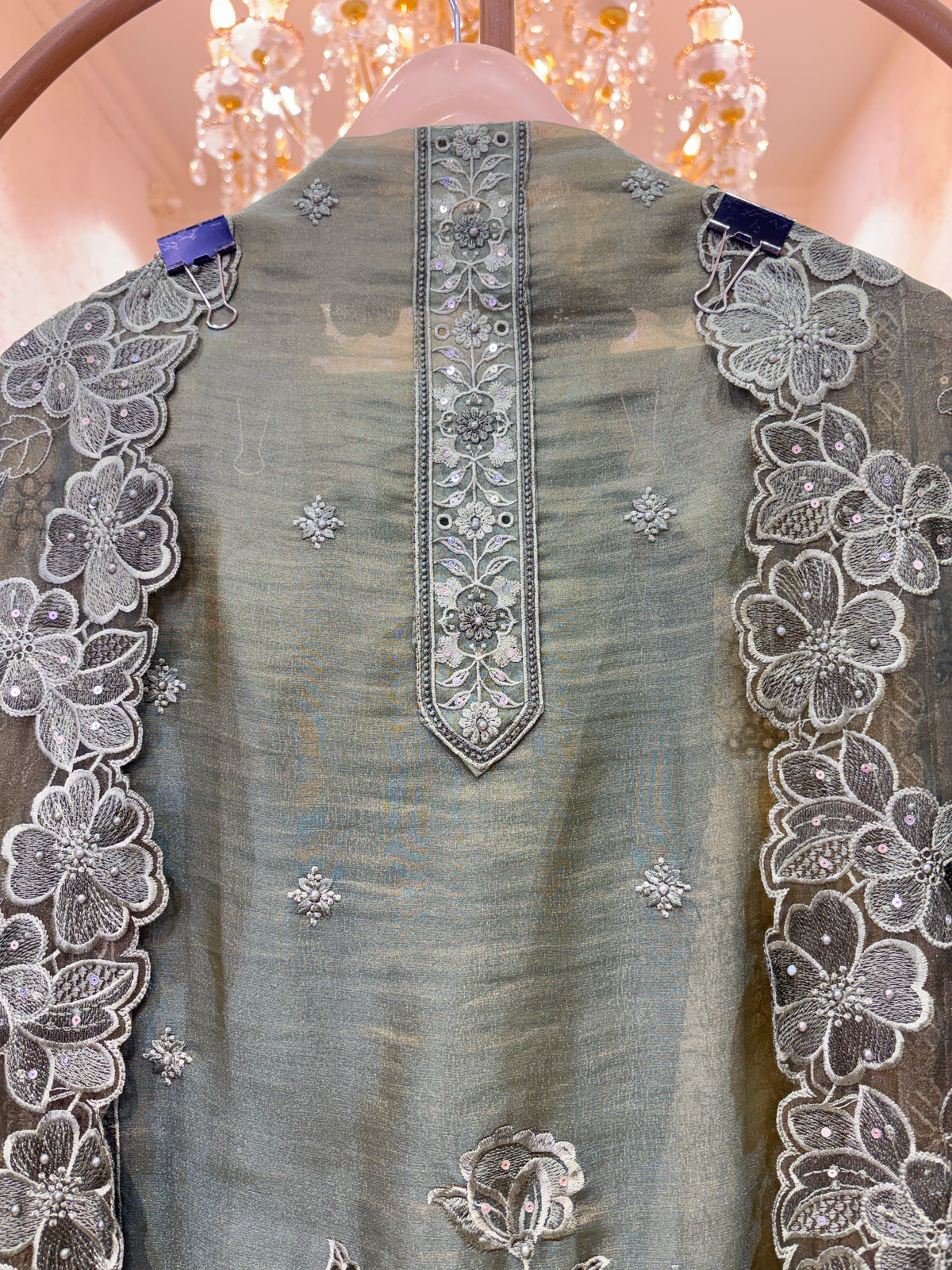 Ruhzeen Pakistani Suit