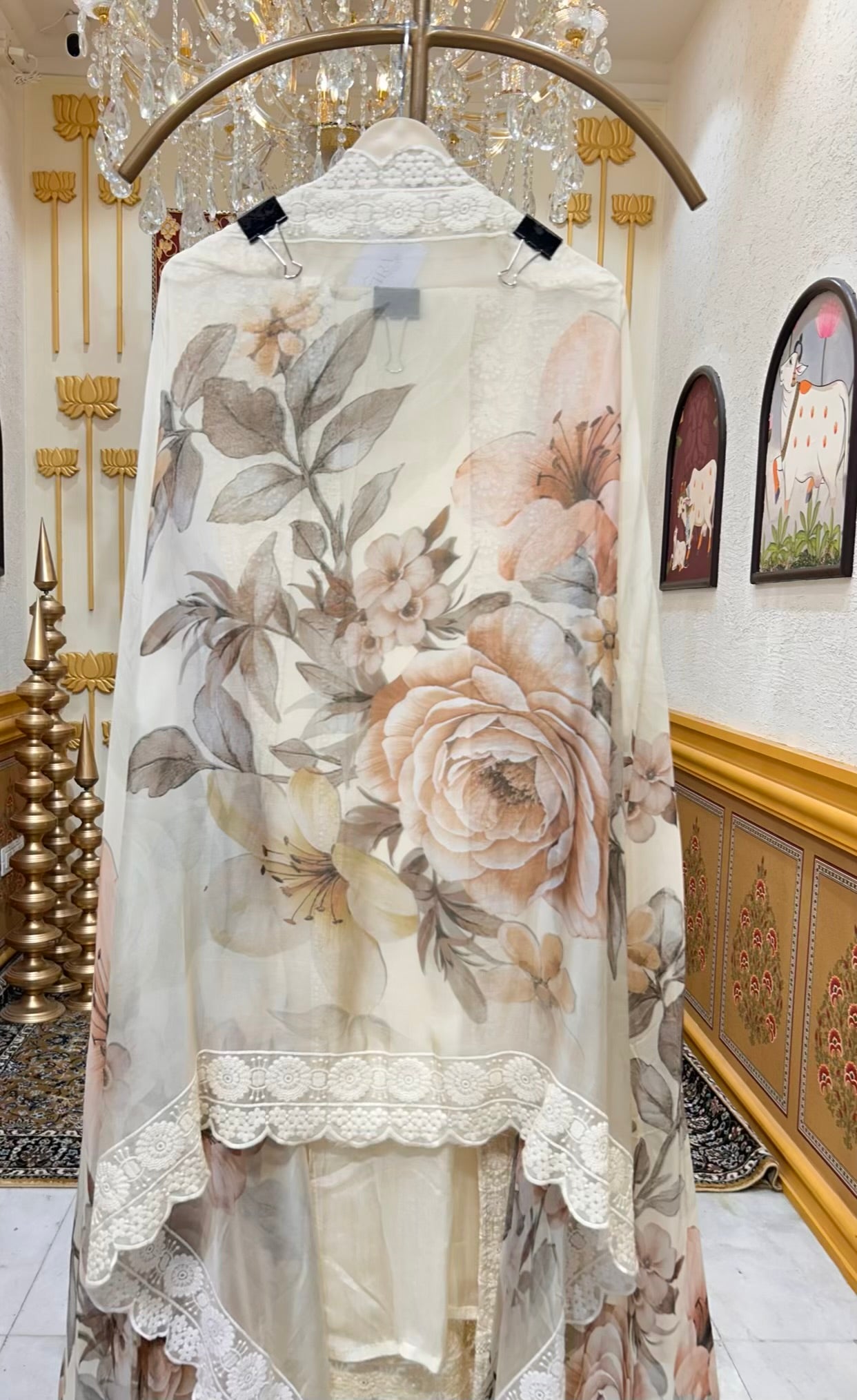 Aabira Chikankari Veil Suit (Ivory)