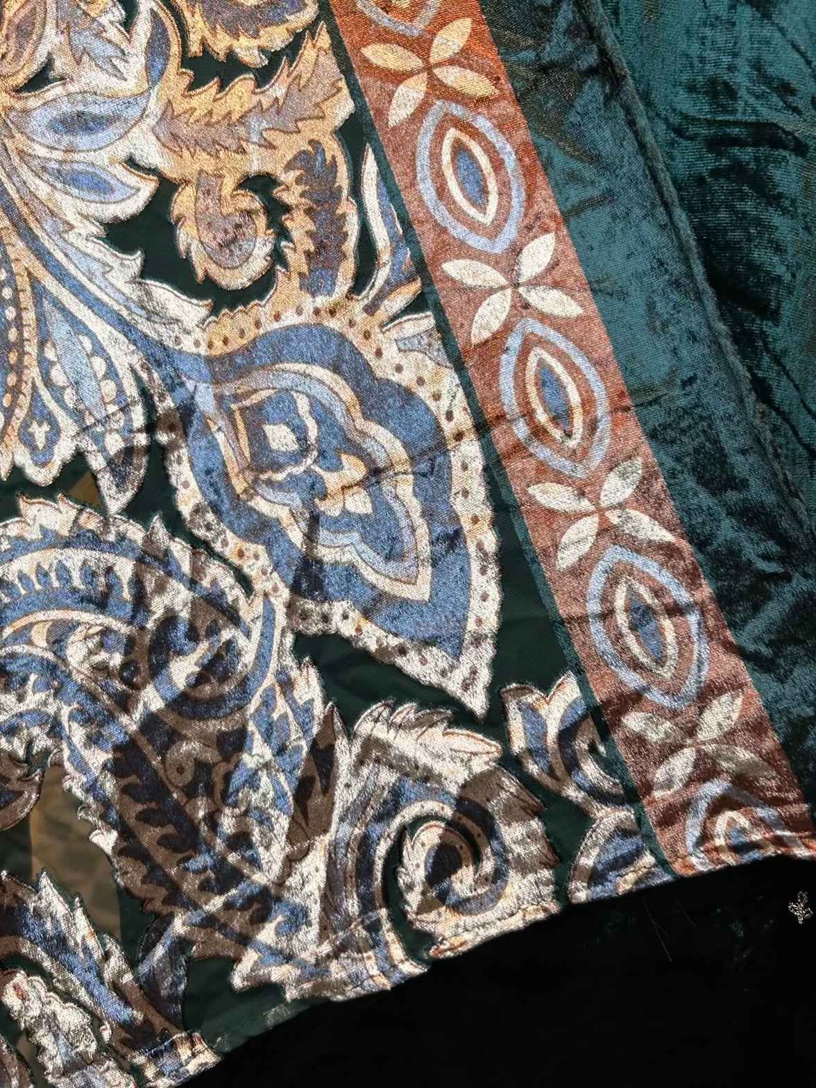 Afsara Velvet Suit (Green)