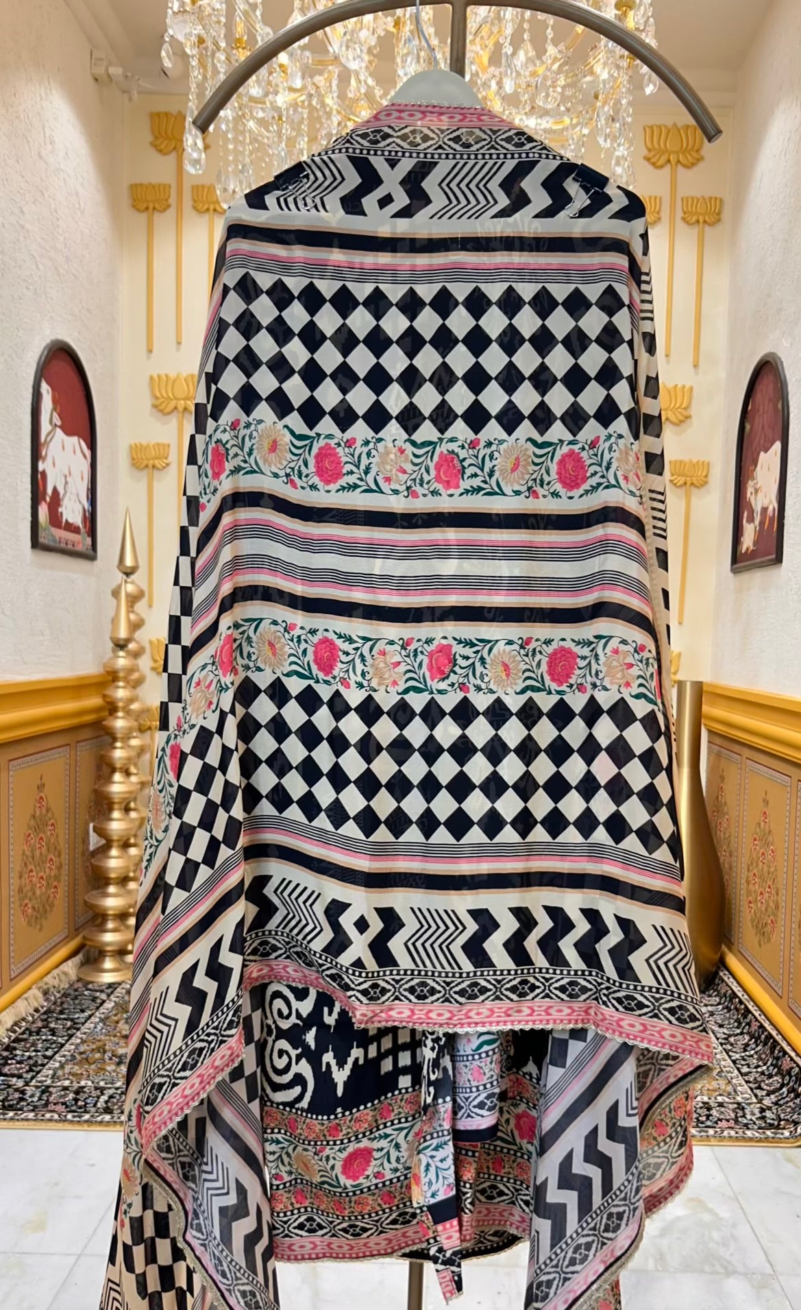 Sarvani Ikkat Tara Suit (Black)