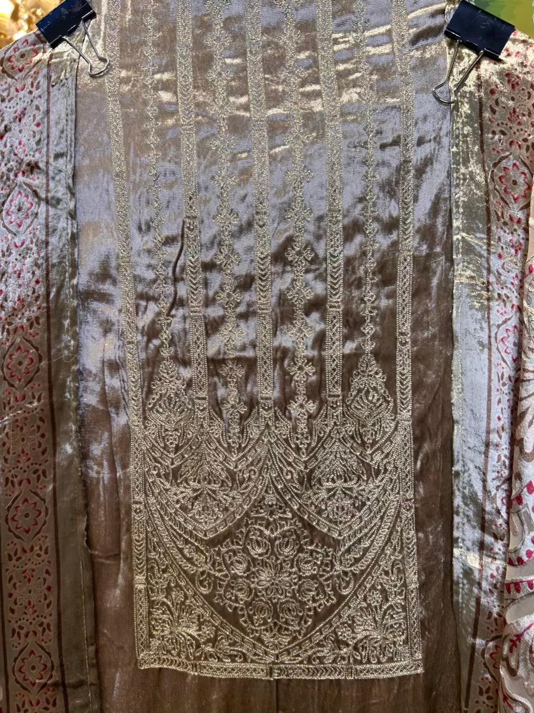 Noorani Velvet Suit (Silver Grey)