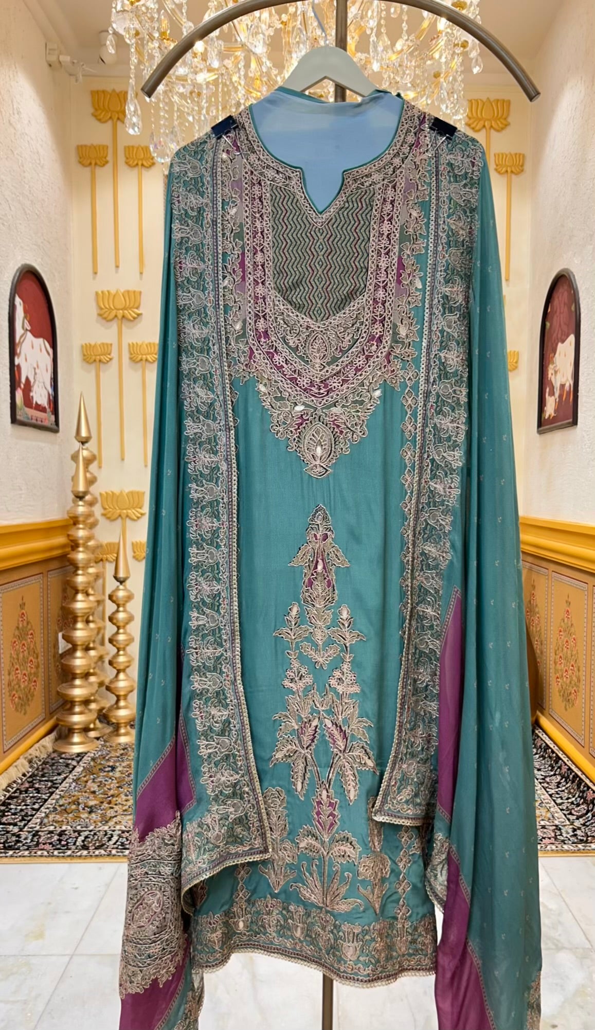 Zarimeh Aari Naqsh Suit (Green)