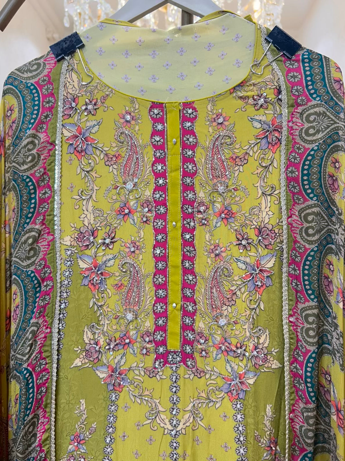 Avnira Crepe Suit (Yellow)