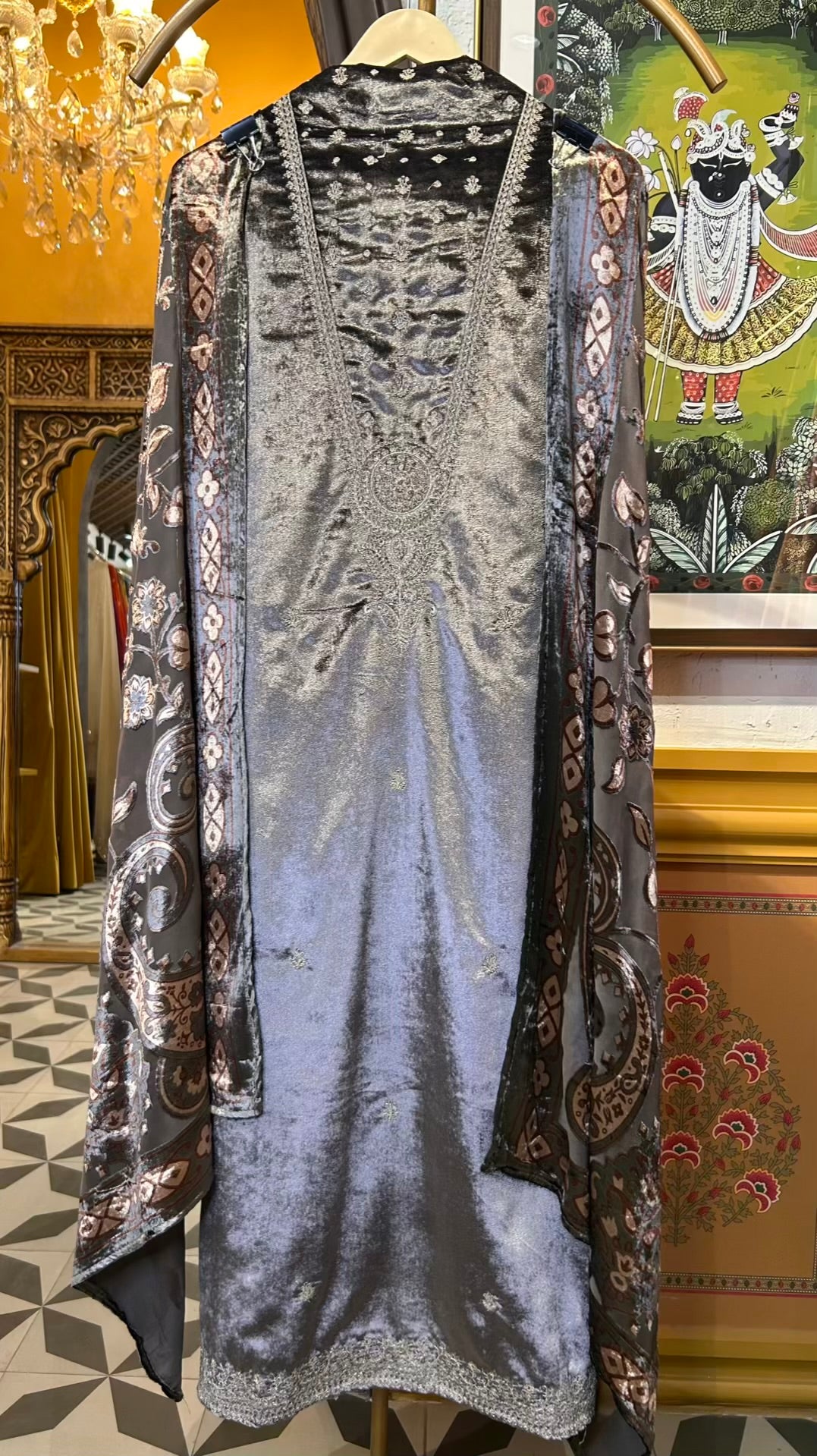 Zarveen Velvet Suit (Silver Grey)