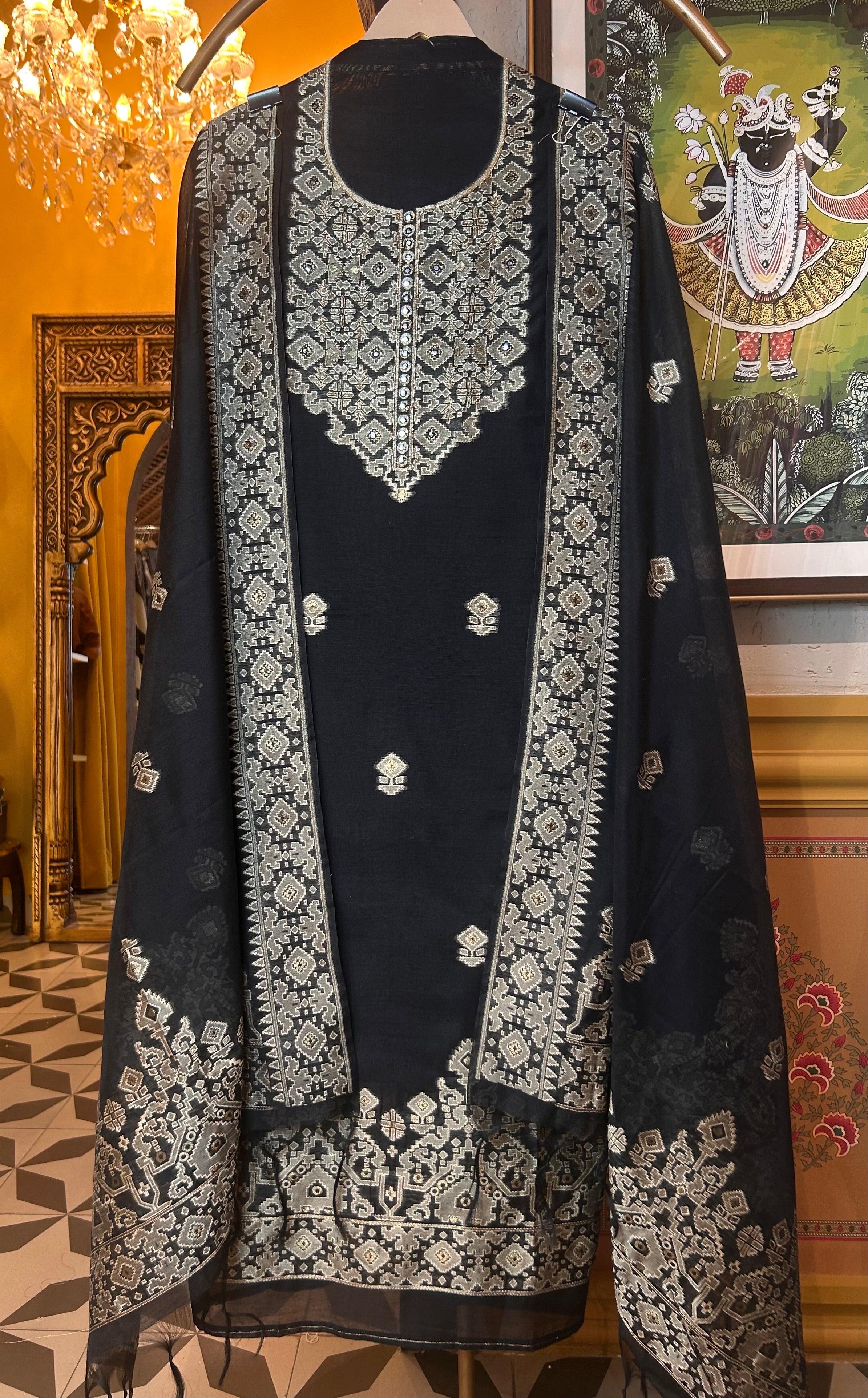 Nayra Jamdhani Suit (Black)