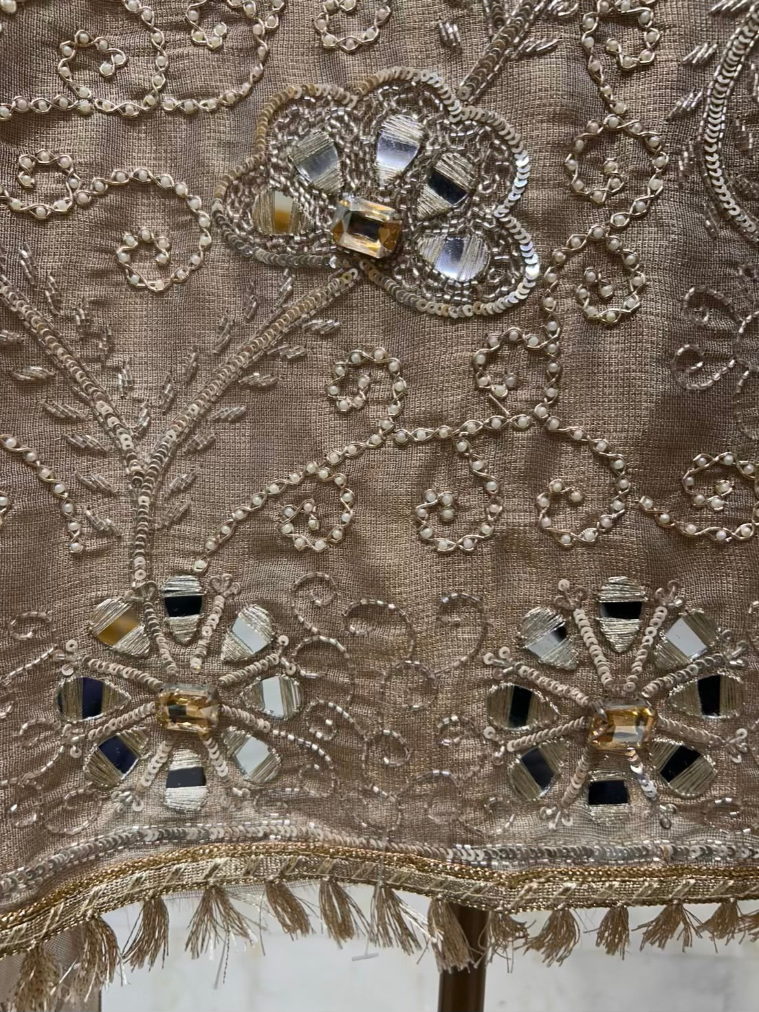 Zarvisha Aaina Kinari Suit (Beige)