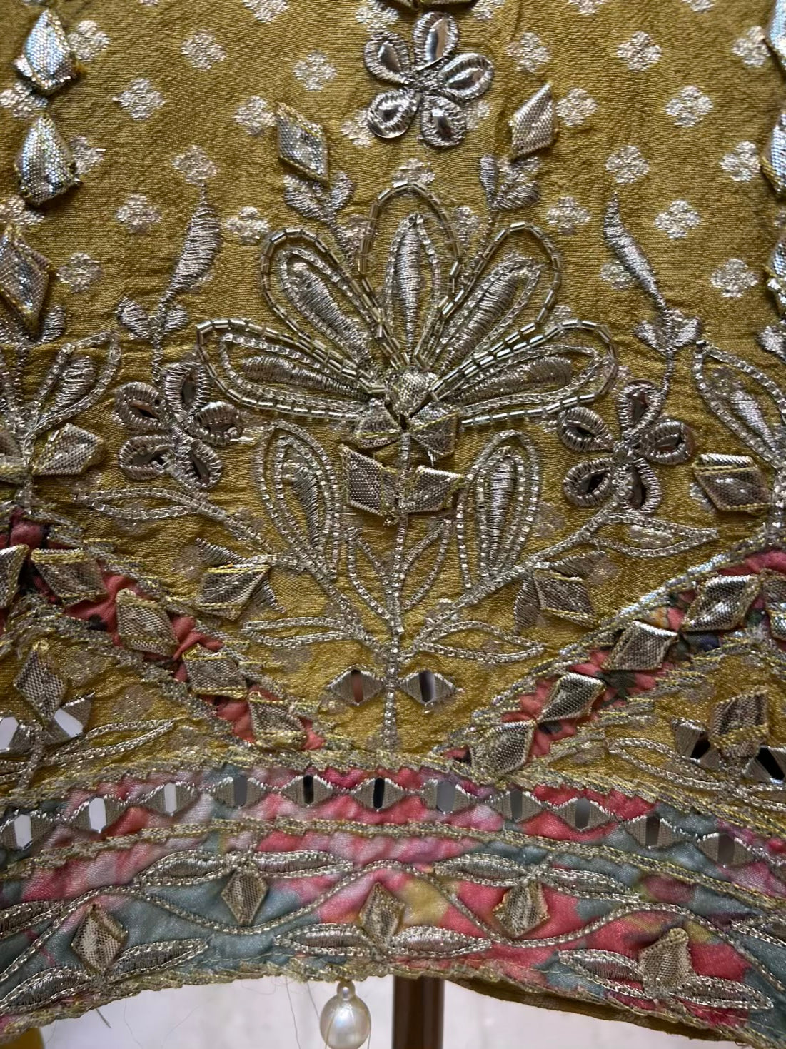 Zehraani Noor Jhalar Suit (Lime Green)