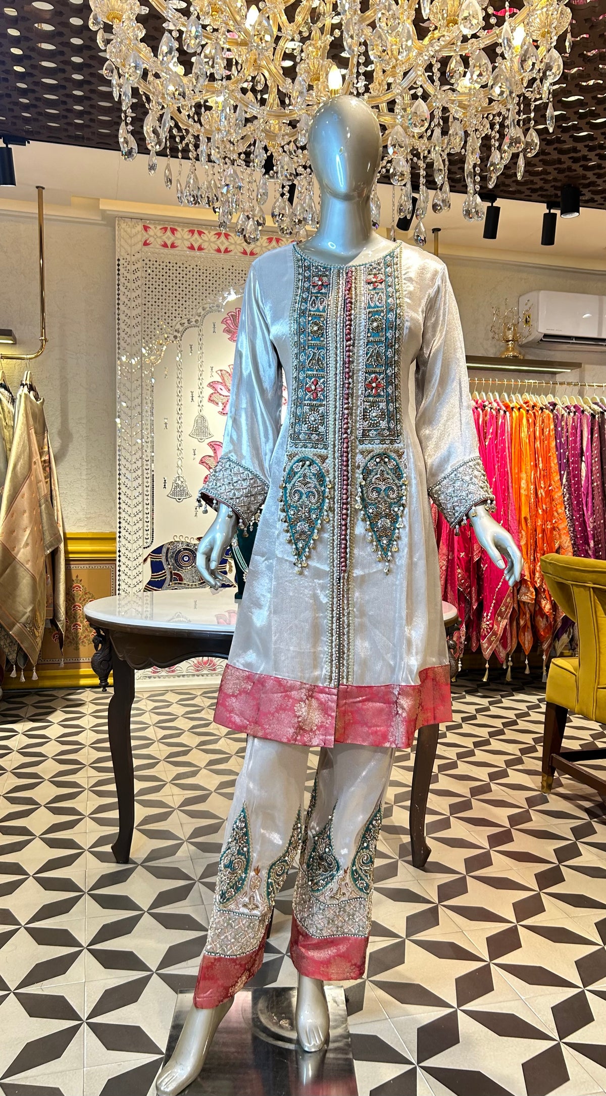 Noorza Pakistani Choga Set