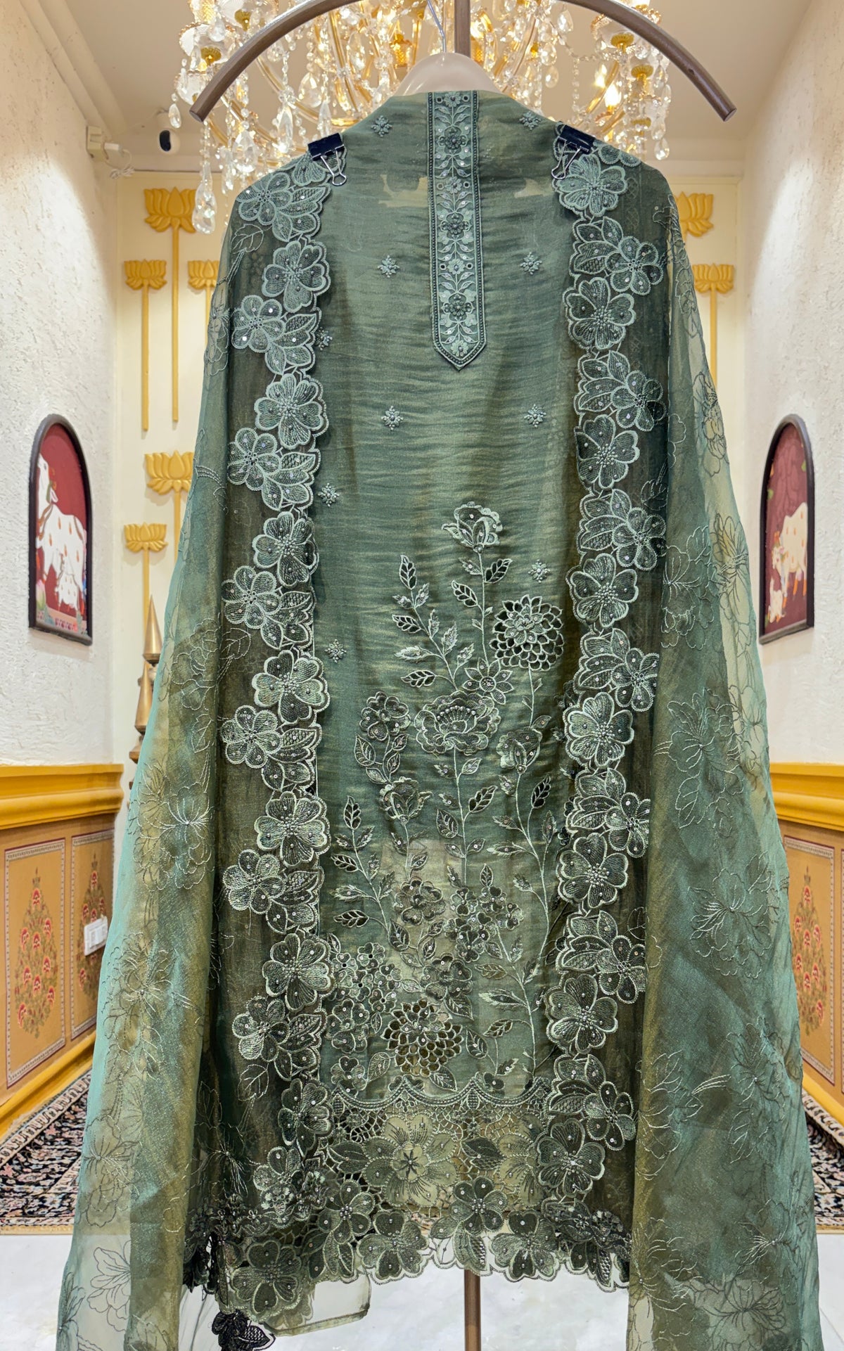 Ruhzeen Pakistani Suit