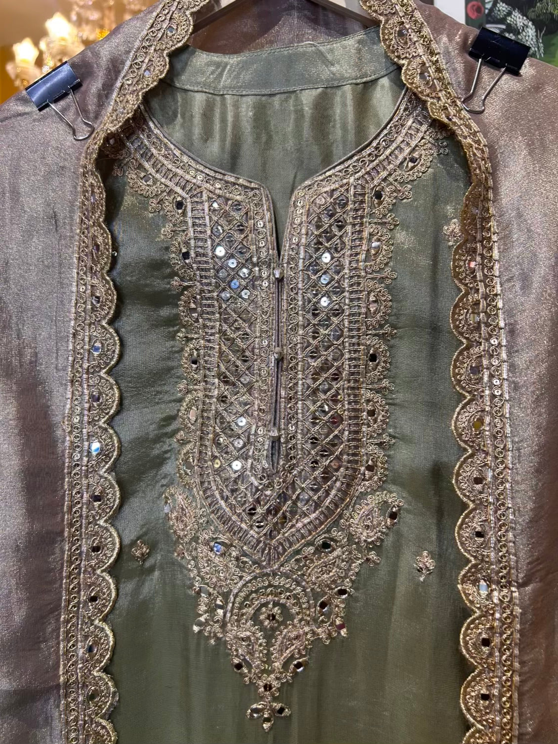 Naureena-é-Noor (Green)