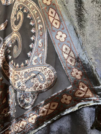 Zarveen Velvet Suit (Silver Grey)