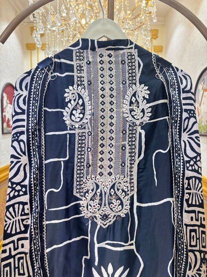 Gulsheesh Gaji Suit