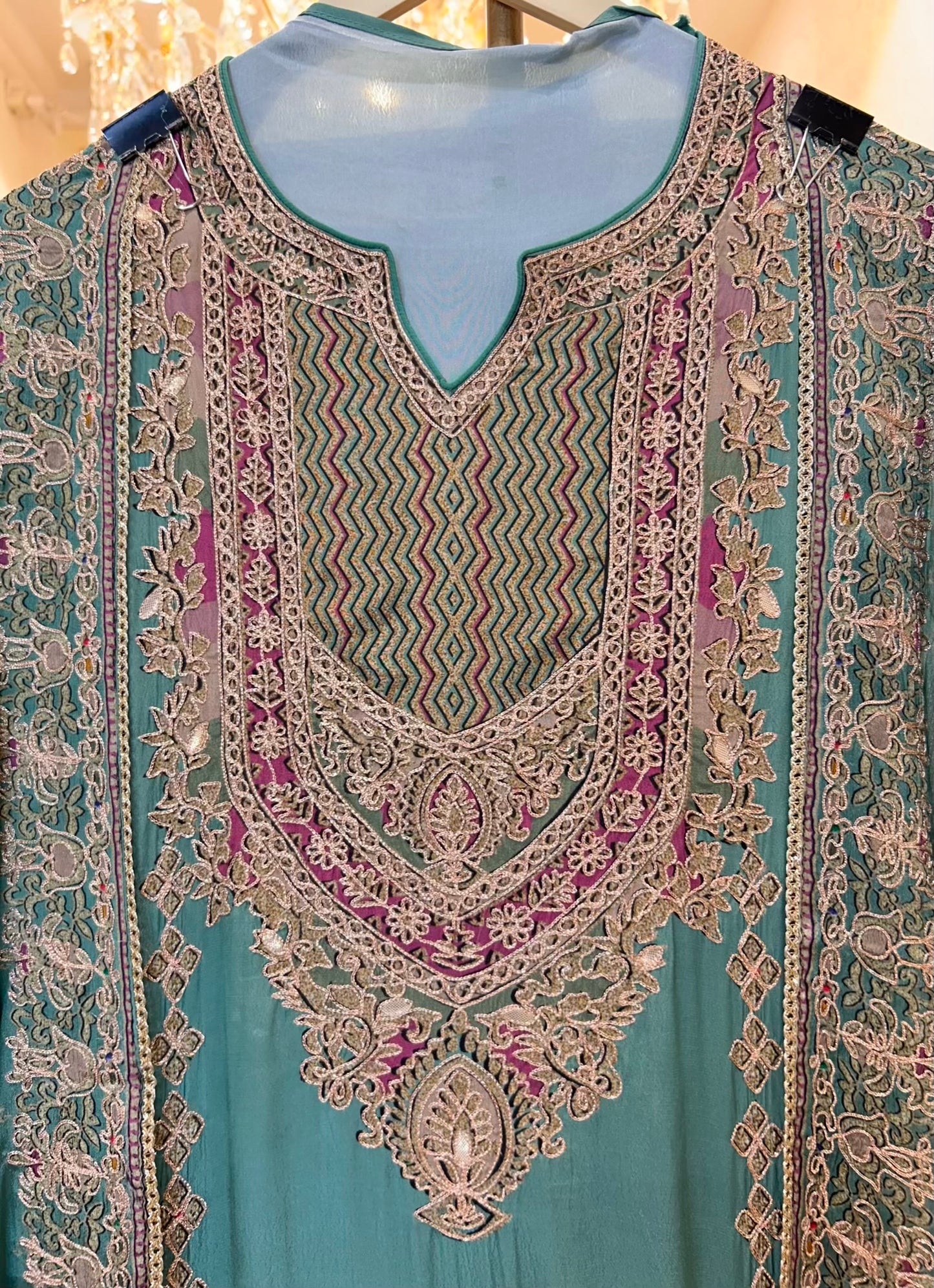 Zarimeh Aari Naqsh Suit (Green)